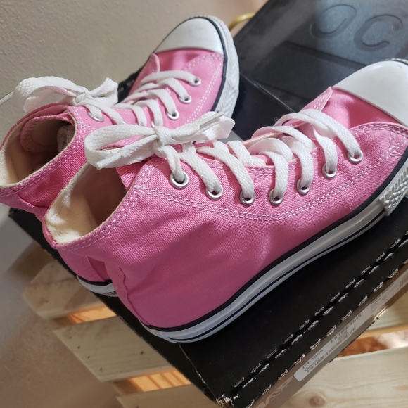 Pink Converse - Picture 4 of 6